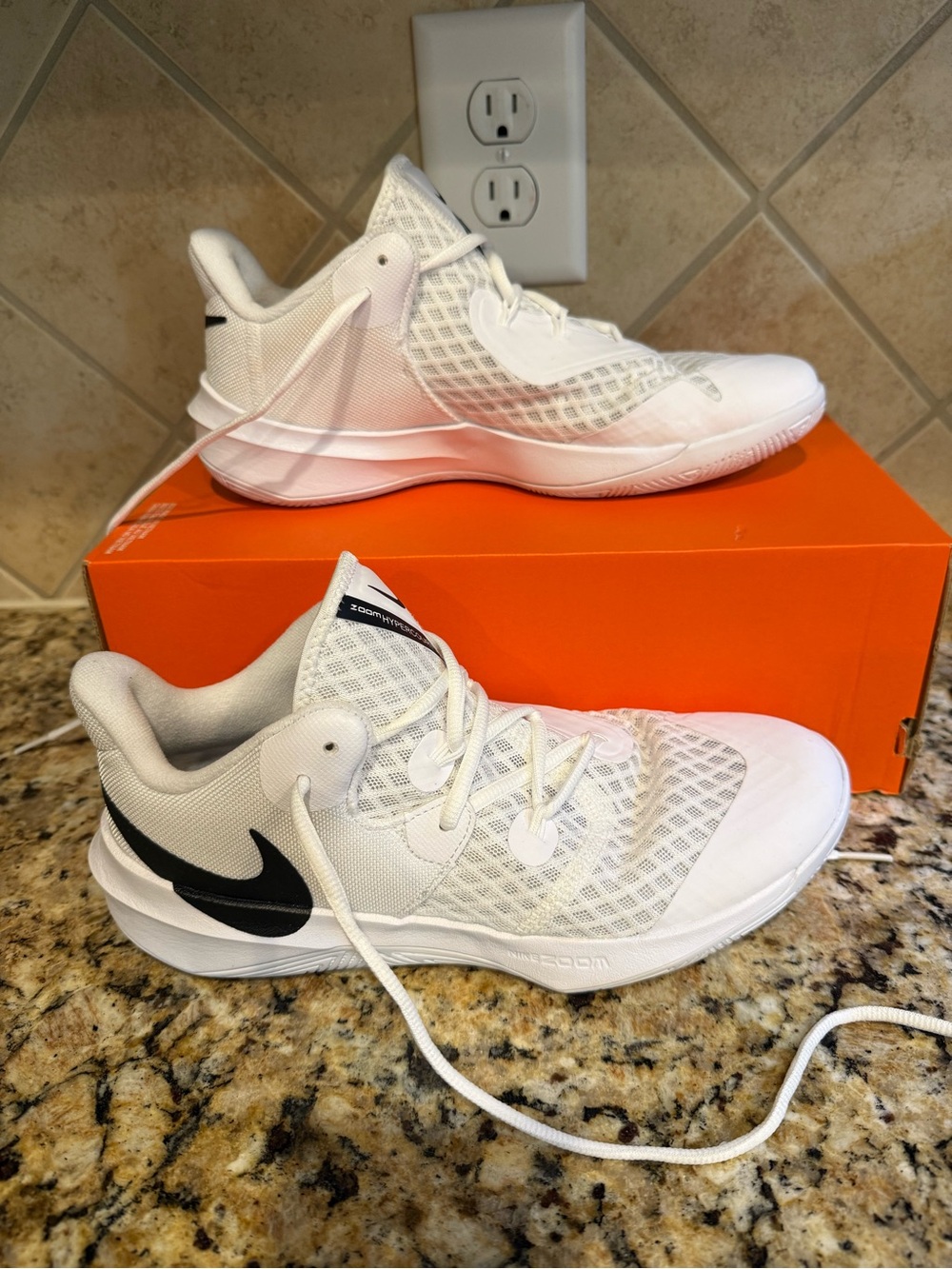Nike adult hyper speed court volleyball shoes